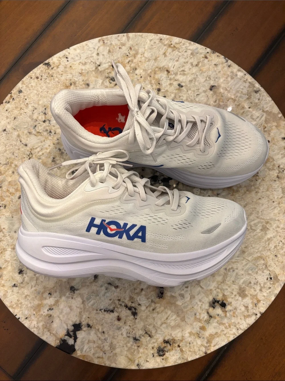 Hoka Men’s Bondi 9; size 9D - Like new condition